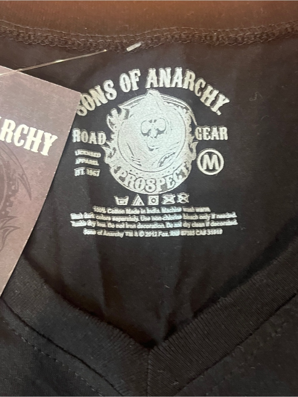 Sons of Anarchy Black Short-Sleeve Graphic Tee with Red RIP Detail - Picture 4 of 10